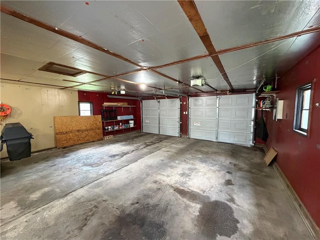 908 E 10th Street — photo 27