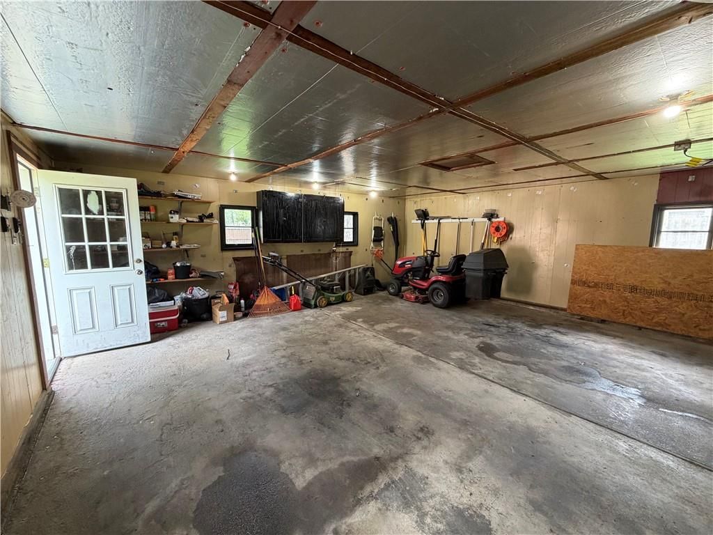 908 E 10th Street — photo 28