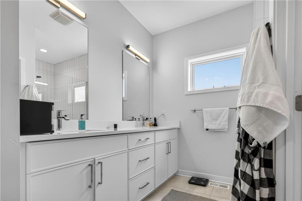 2246 Tracy Avenue — photo 22