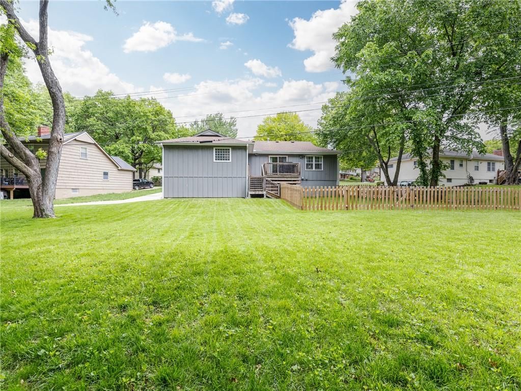 10912 NE Madison Avenue — photo 27
