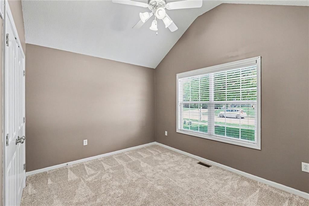 10208 N Spruce Avenue — photo 16