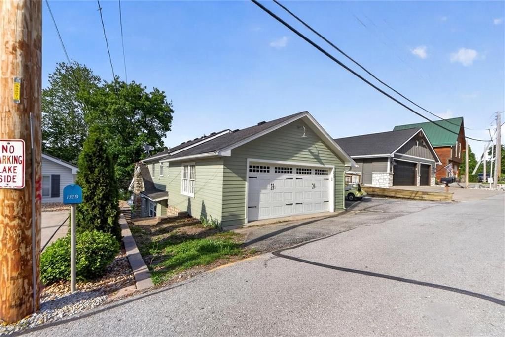 25 Beach Drive — photo 2