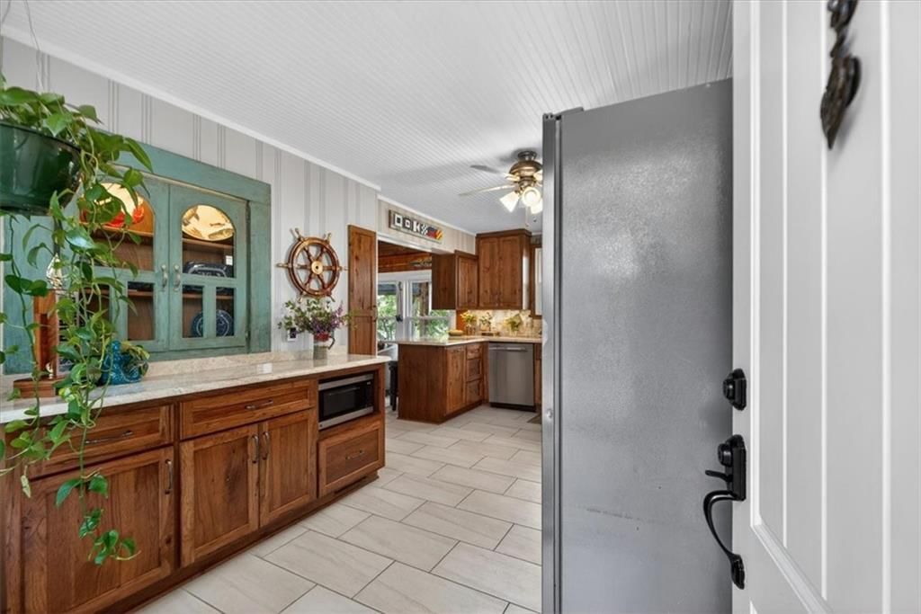 25 Beach Drive — photo 3