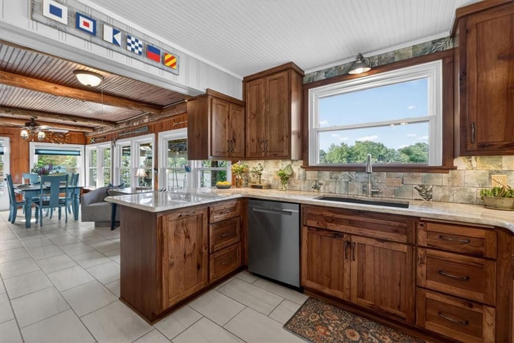 25 Beach Drive — photo 7