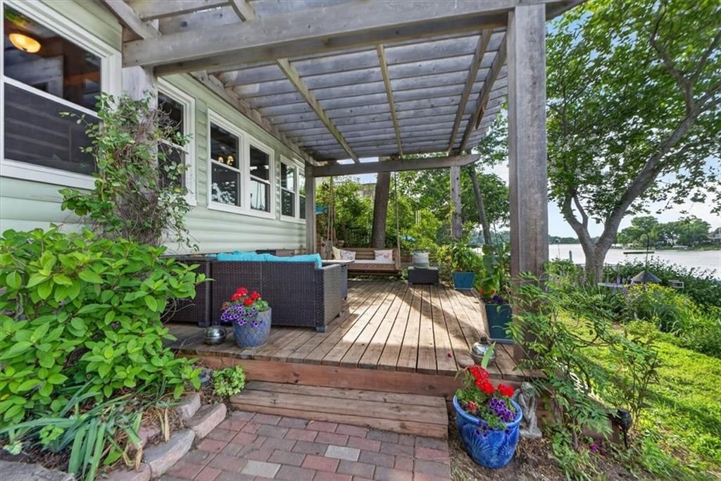 25 Beach Drive — photo 65