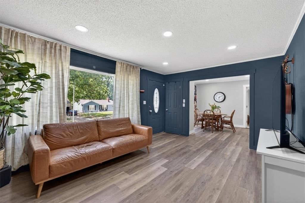 7239 Tracy Avenue — photo 2