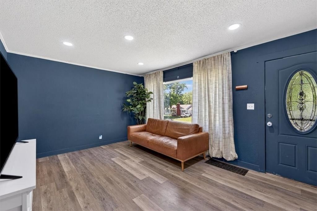 7239 Tracy Avenue — photo 9