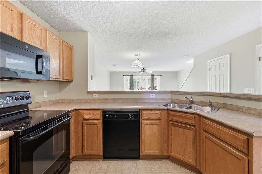 5538 N Fairmount Avenue — photo 7
