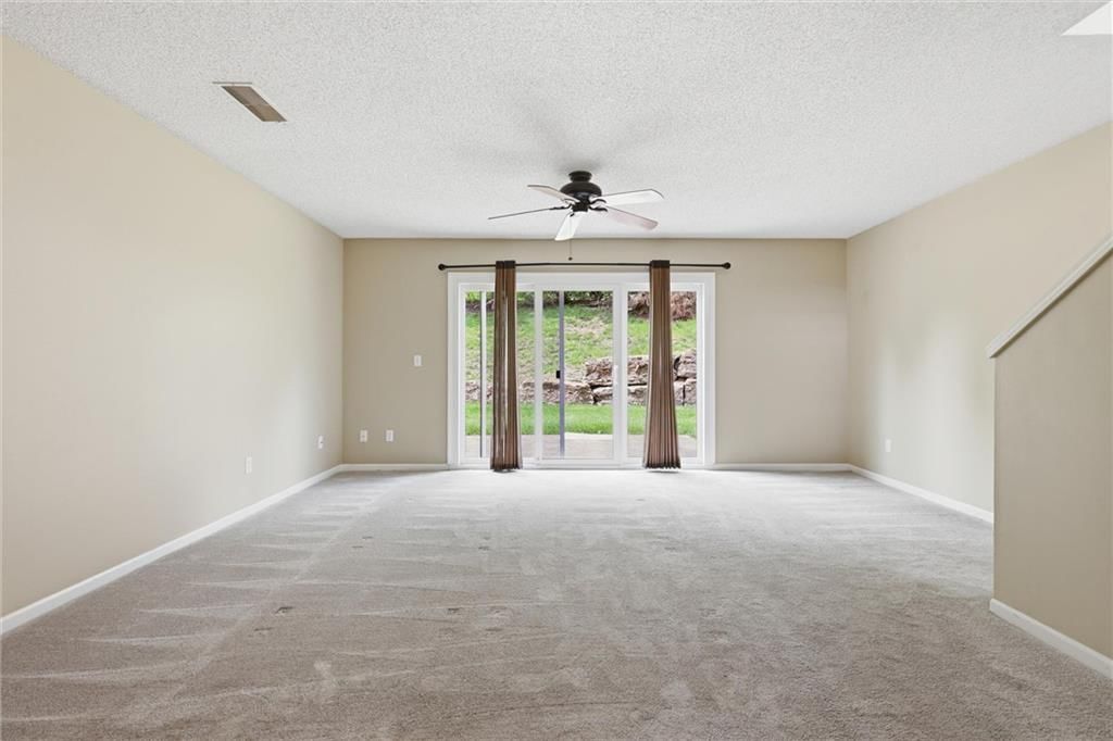 5538 N Fairmount Avenue — photo 16