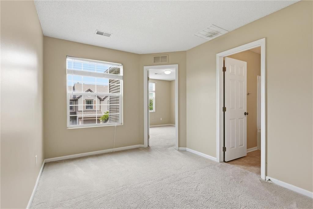 5538 N Fairmount Avenue — photo 18