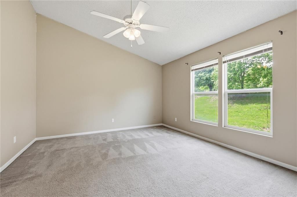 5538 N Fairmount Avenue — photo 20