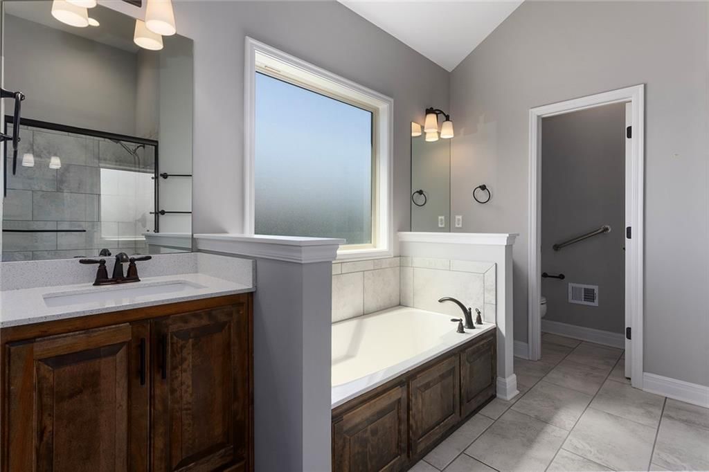 10823 N Corrington Avenue — photo 27