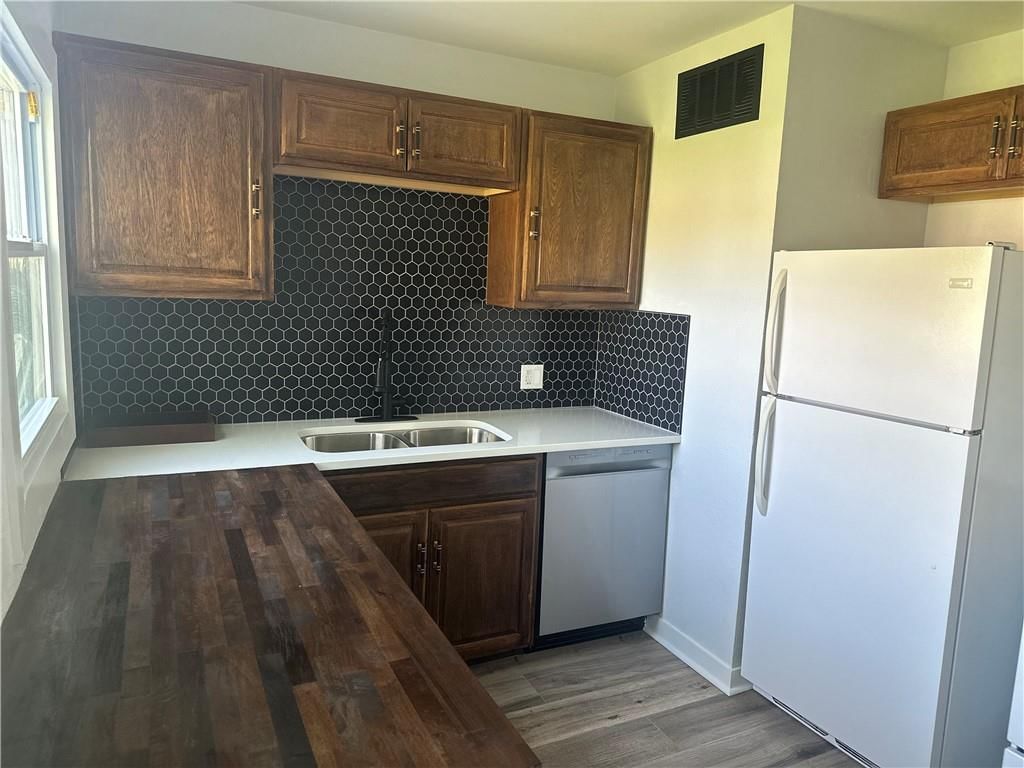 1311 S CRANE Street — photo 2