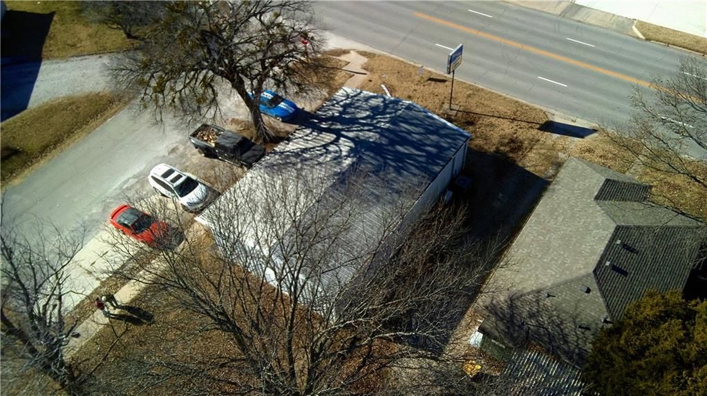 400 N Mcgee Street — photo 2
