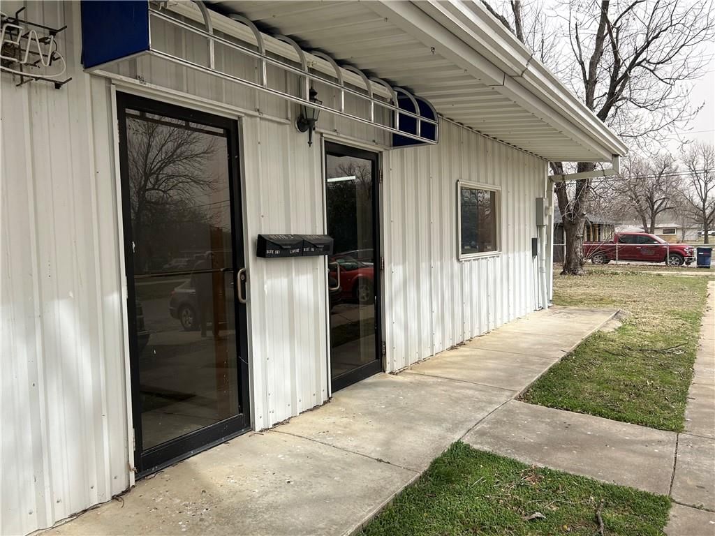 400 N Mcgee Street — photo 5