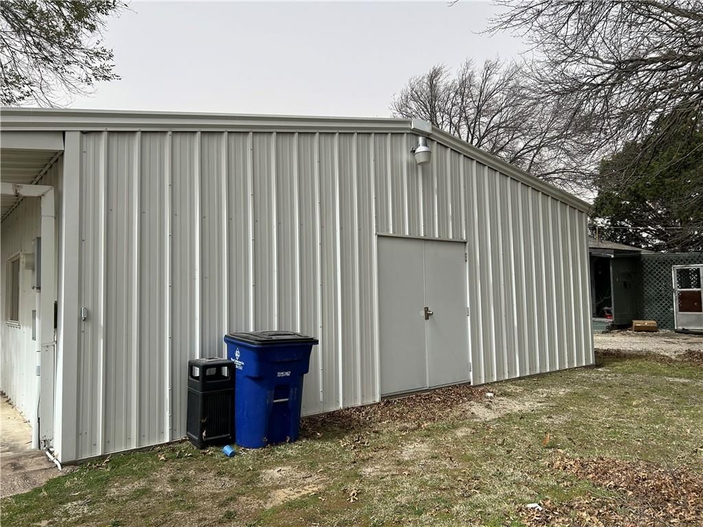 400 N Mcgee Street — photo 8
