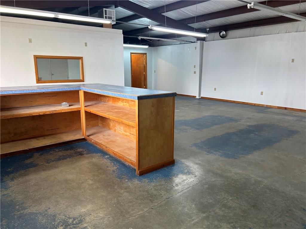 400 N Mcgee Street — photo 9