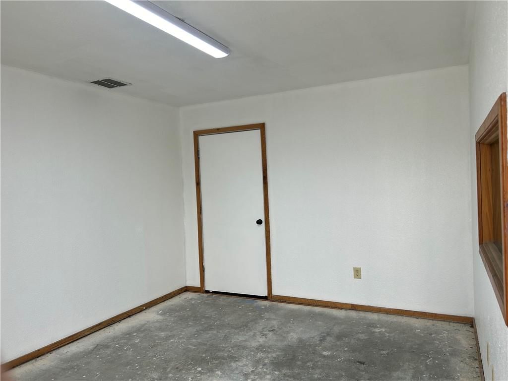 400 N Mcgee Street — photo 11