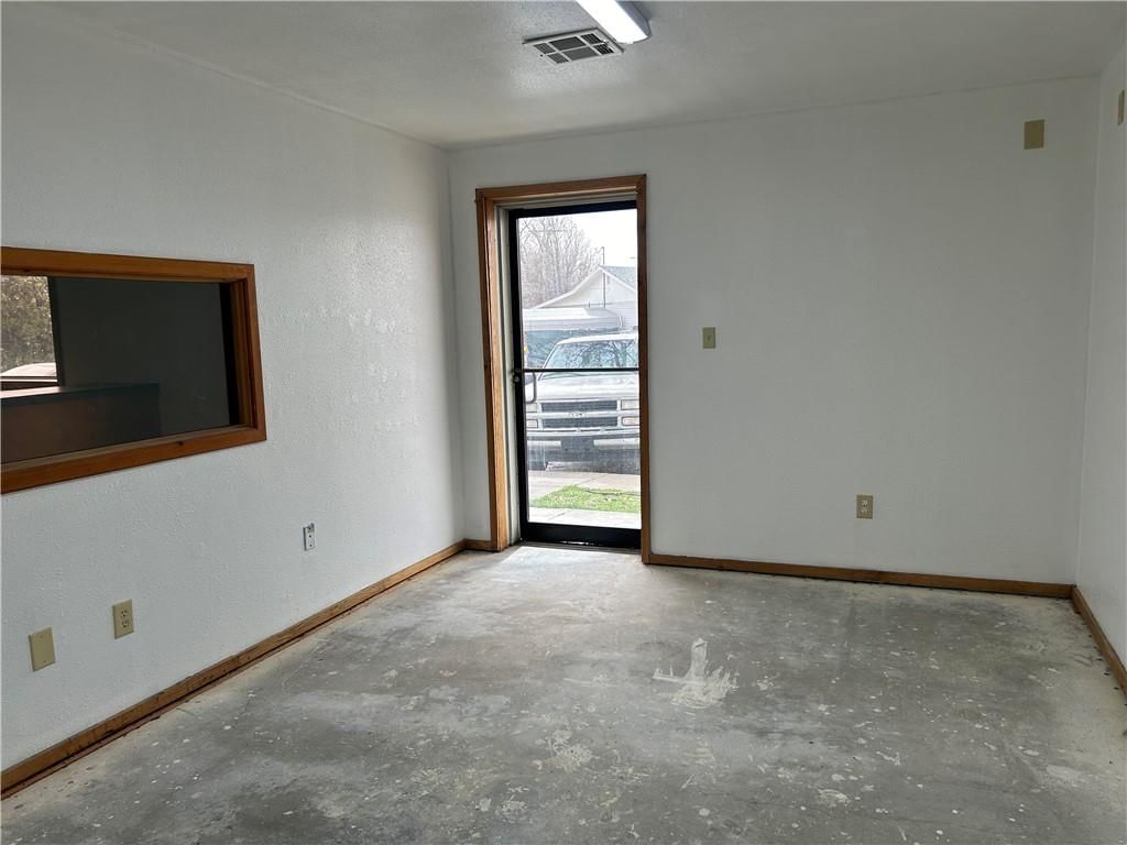 400 N Mcgee Street — photo 12