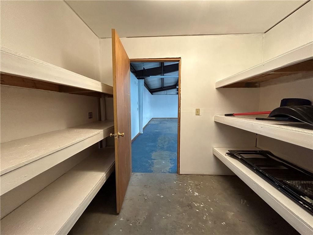 400 N Mcgee Street — photo 17