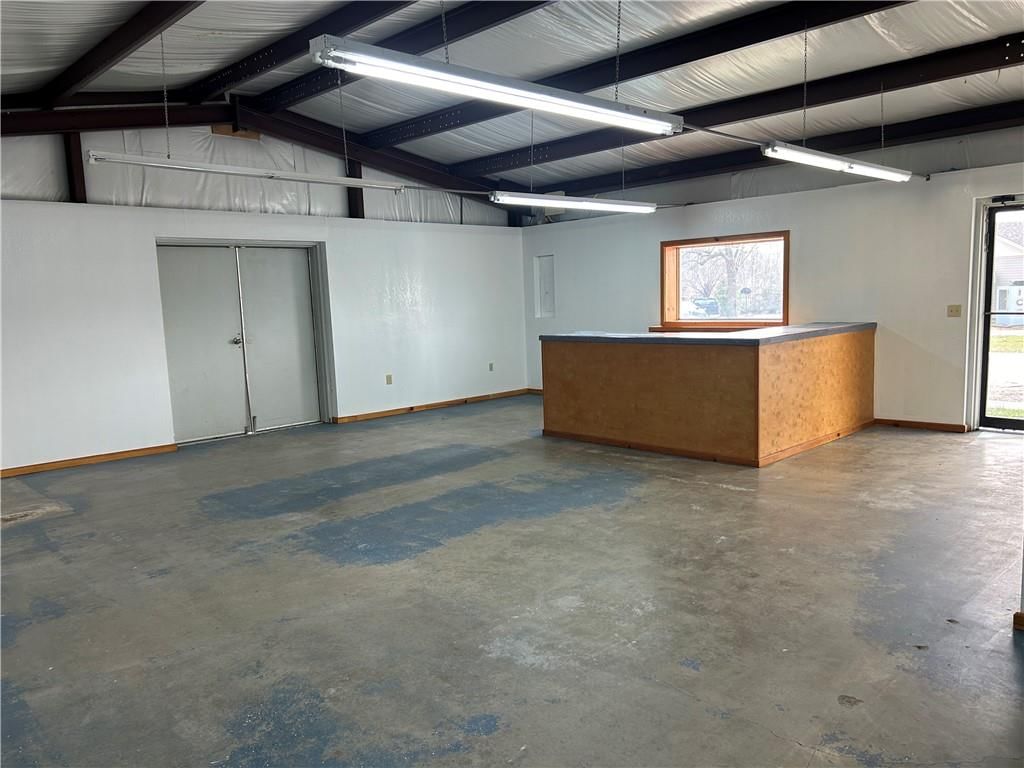 400 N Mcgee Street — photo 18