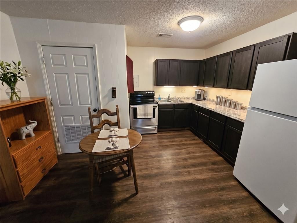 808 N Emery Street — photo 11