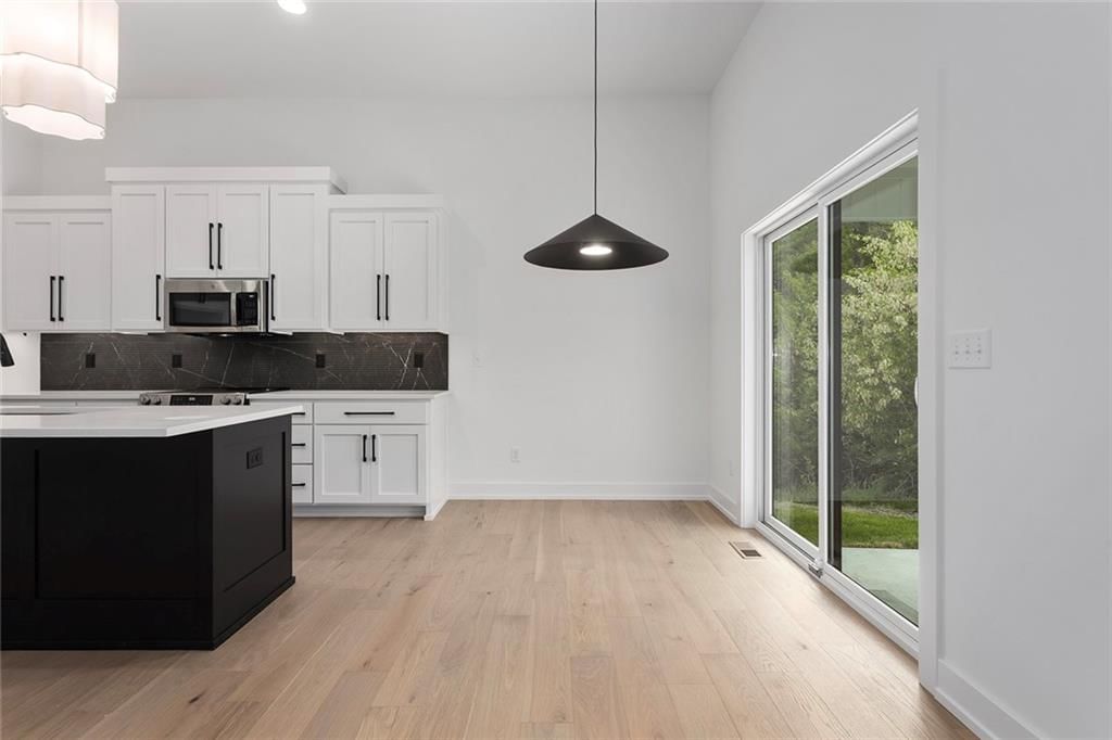 9737 N Lucerne Avenue — photo 10