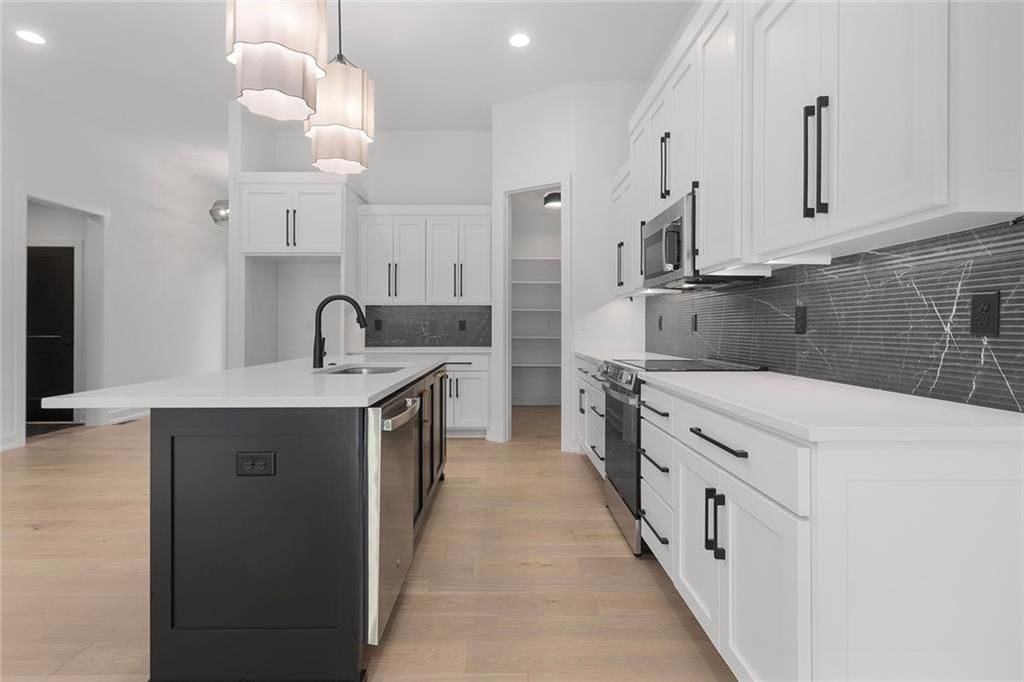 9737 N Lucerne Avenue — photo 11