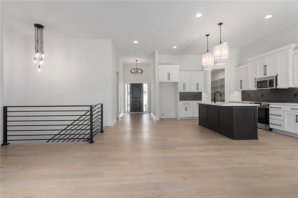 9737 N Lucerne Avenue — photo 17