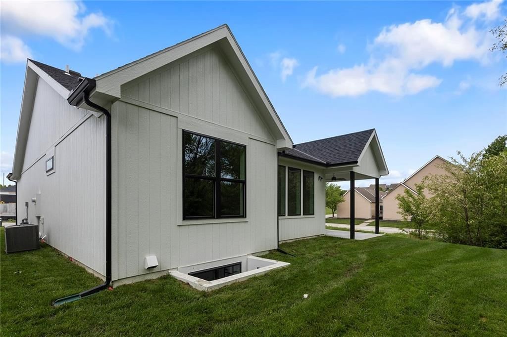 9737 N Lucerne Avenue — photo 38