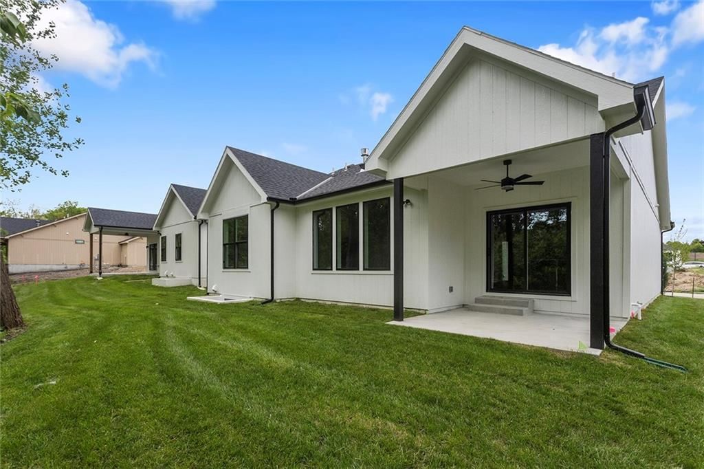 9737 N Lucerne Avenue — photo 39