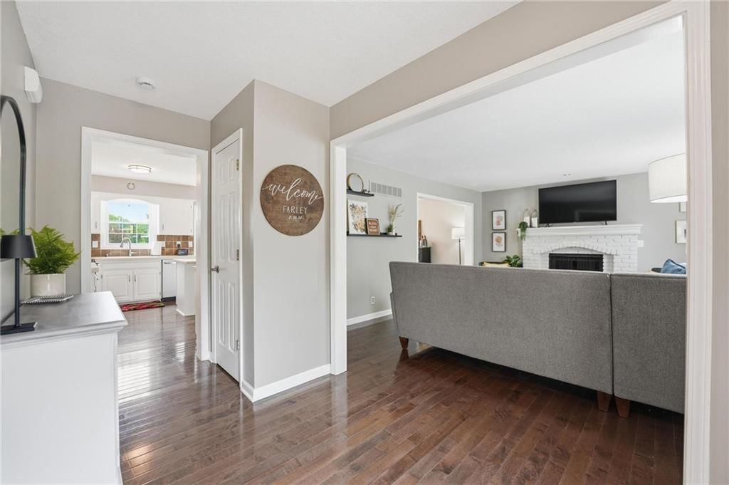 15107 W 83rd Terrace — photo 4