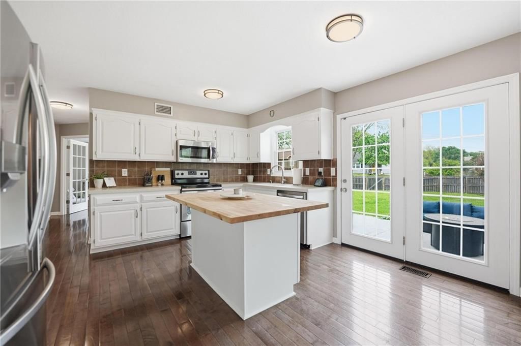 15107 W 83rd Terrace — photo 12