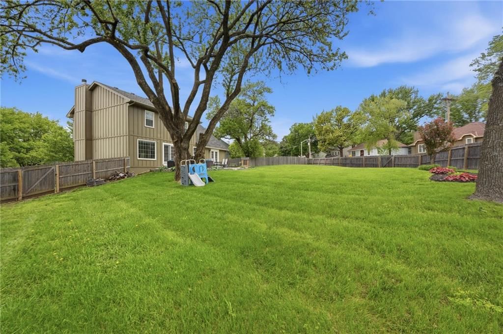 15107 W 83rd Terrace — photo 43