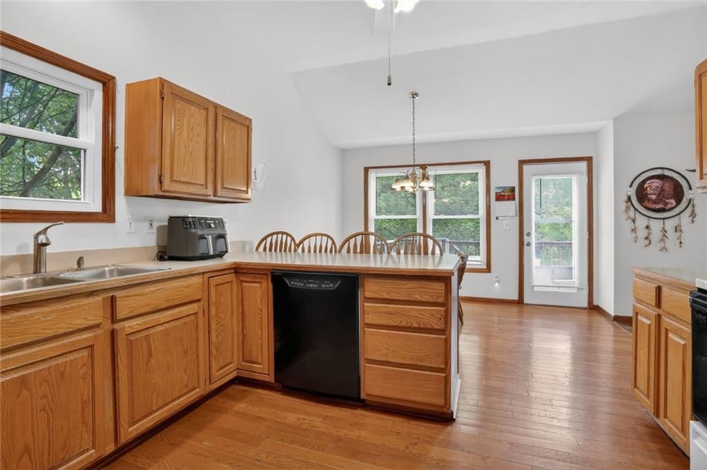417 N Cherry Street — photo 8