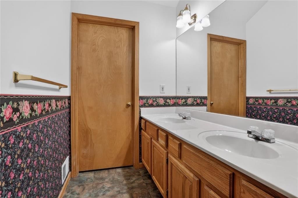 417 N Cherry Street — photo 14