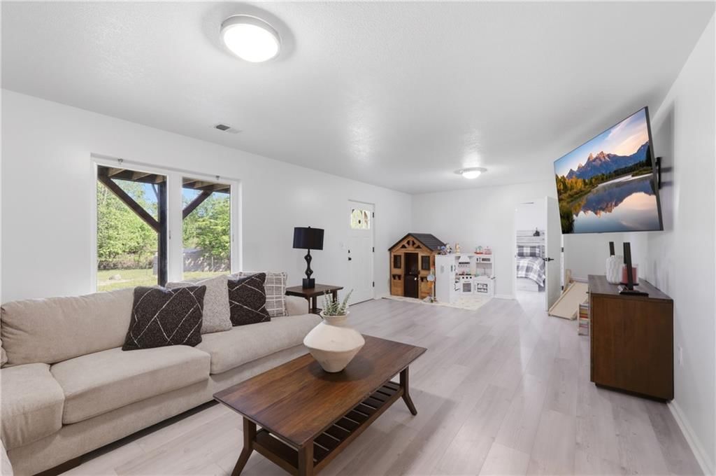 18411 Linwood Road — photo 38
