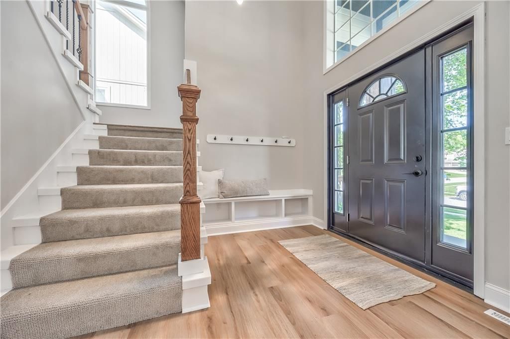 1172 WHITE OAK Lane — photo 5