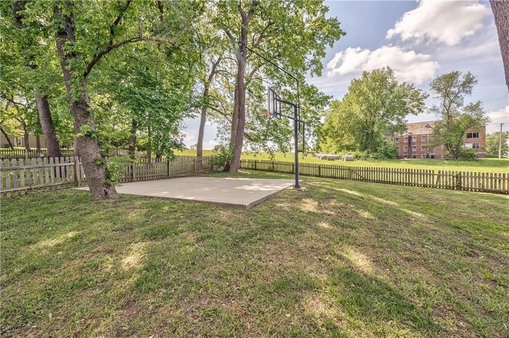 1172 WHITE OAK Lane — photo 56