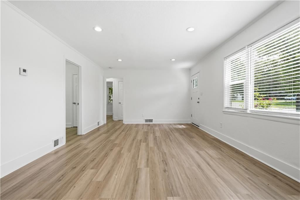 2706 W 79th Street — photo 3