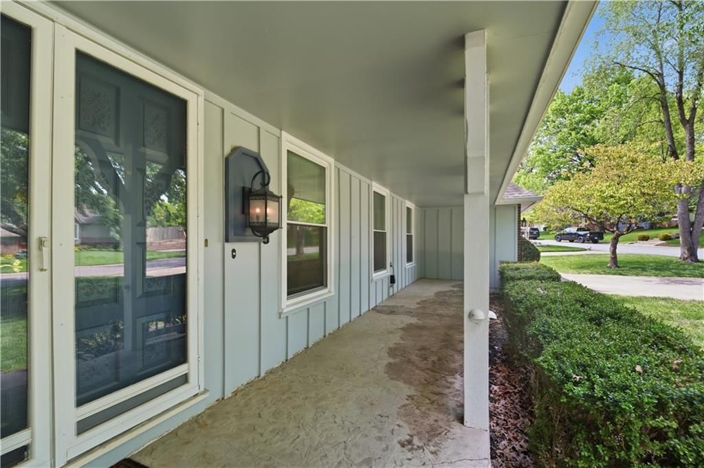 600 NE Golfview Drive — photo 3