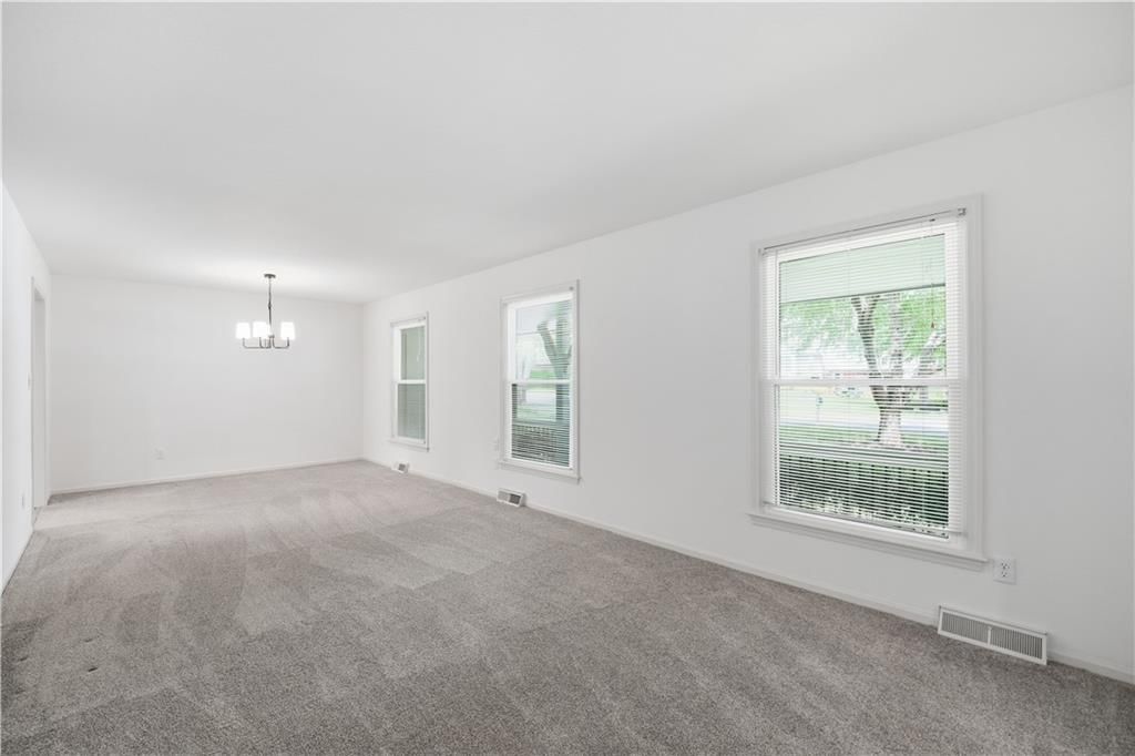 600 NE Golfview Drive — photo 5