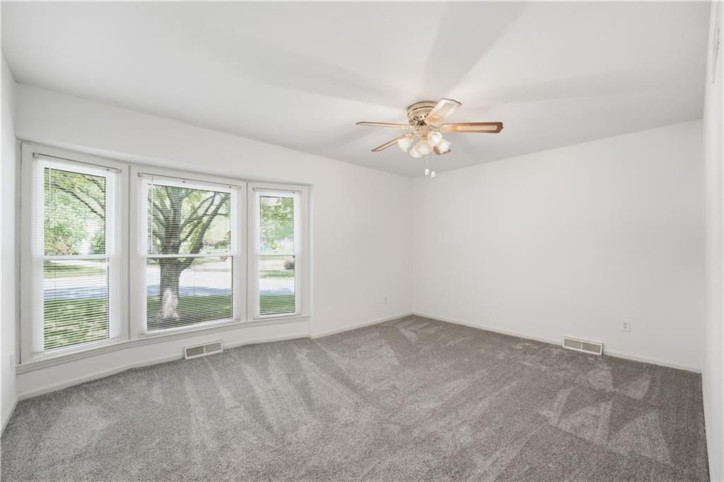 600 NE Golfview Drive — photo 21