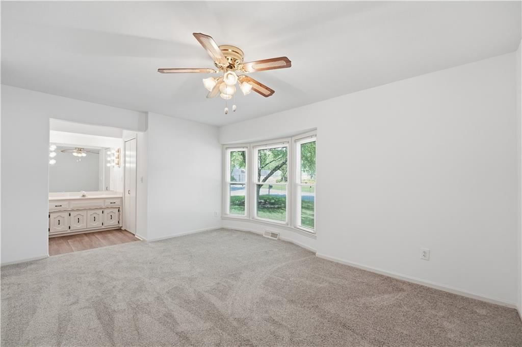 600 NE Golfview Drive — photo 22