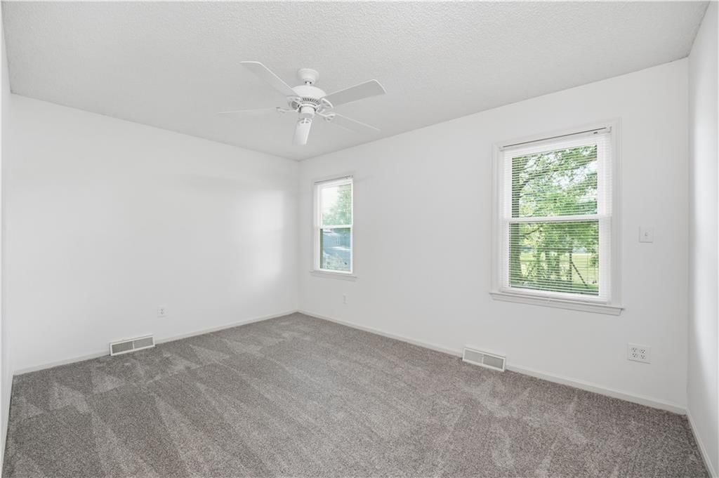 600 NE Golfview Drive — photo 24