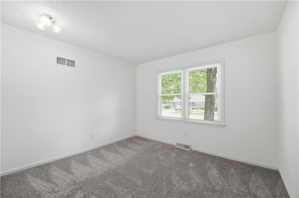 600 NE Golfview Drive — photo 26