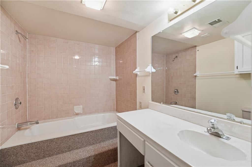 600 NE Golfview Drive — photo 40
