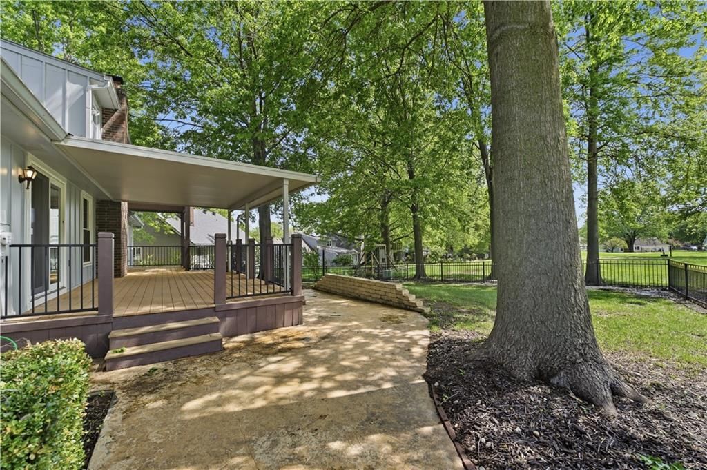 600 NE Golfview Drive — photo 44