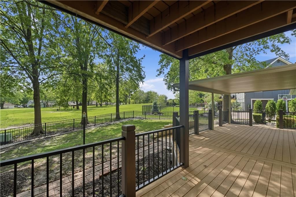 600 NE Golfview Drive — photo 45