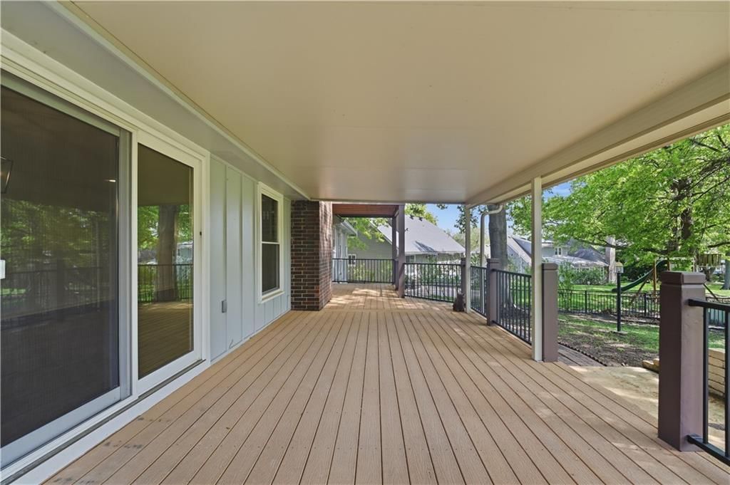 600 NE Golfview Drive — photo 46